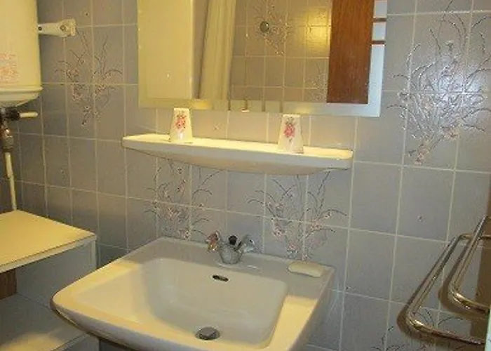 Апартаменты T3 A Cauterets, Proche Thermes, Telecabine, Wifi Et Parking - Fr-1-234-138